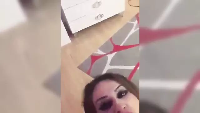 بنت تركية تمص زب في الشارع