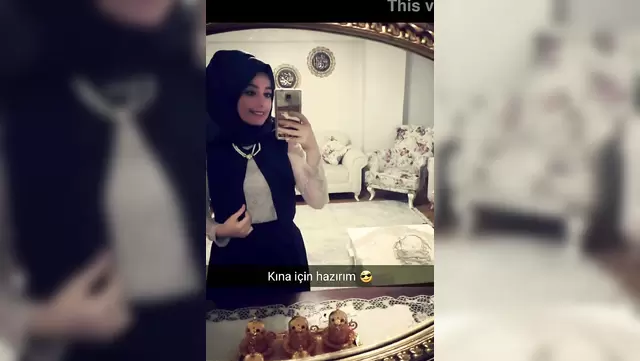 بنت تركية حلوة تمص زب تليفون.