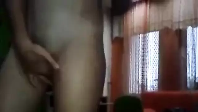 تركية مشتهية نفسها ترش على زب جوزها.